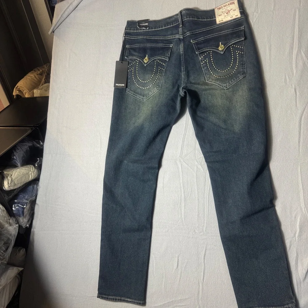 True Religion Geno Relaxed Slim Jeans 34 Medium Amber Nights Studded Flap 700597